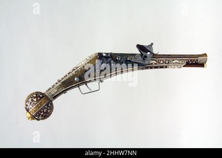 Radschlosspistole ca. 1580 Deutsch, Nürnberg. Radsperrpistole. Deutsch, Nürnberg. Ca. 1580. Holz, Gold, Stahl, Kupfer, Knochen. Nürnberg. Schusswaffen-Pistolen-Radschloss Stockfoto