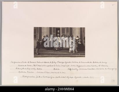 Compiègne, Présentation du Prince Impérial 1856 Olympe Aguado de las Marismas Französisch am 16. März 1856 gebar Kaiserin Eugénie einen männlichen Erben, Napoléon Eugène, der als kaiserlicher Prinz bekannt ist, und sicherte so die Fortsetzung der kaiserlichen Blutslinie. Bei einer Reihe von Veranstaltungen im Herbst im Palast von Compiègne wurde den Mitgliedern des Hofes der kaiserliche Prinz überreicht. Olympe Aguado, ein talentierter Amateurfotograf und Gründungsmitglied der Französischen Photographischen Gesellschaft, gehörte zu den aristokratischen Gästen, die von Oktober 27 bis November 2 eingeladen wurden und wurde als inoffizielle Blockflöte der e aufgenommen Stockfoto