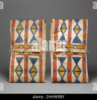 Paar Blutegel 1880–85 Brulé Sioux. 2 Paar Voliere. Brulé Sioux. 1880–85. Krawatten, Pigmente, hautgebräunte Krawatten. Usa, South Dakota. Ausblenden Von Containern Stockfoto