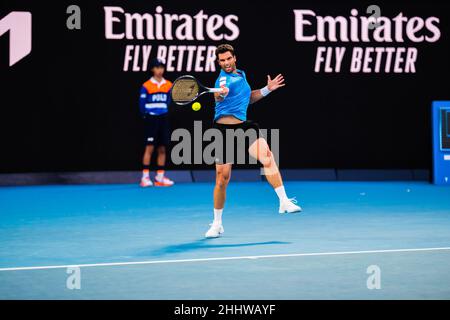 Melbourne, Australien. 22nd Januar 2022. Pablo Andujar spielt während des Australian Open 2022 Round 3-Spiels des Grand Slam-Tennisturniers in der Rod Laver Arena im Melbourne Olympic Park gegen Alex de Minaur. Endergebnis; Alex de Minaur gewinnt in 3 geraden Sätzen mit 6:4, 6:4, 6:2 gegen Pablo Andujar. (Foto: Alexander Bogatirev/SOPA Image/Sipa USA) Quelle: SIPA USA/Alamy Live News Stockfoto