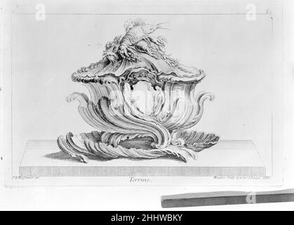 Entwurf für eine Surtout und eine Terrine 1746 Juste Aurèle Meissonnier Französisch. Design für Surtout und Terrine. Juste Aurèle Meissonnier (Französisch, Turin 1695–1750 Paris). 1746. Radierung und Gravur. Ausdrucke Stockfoto
