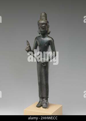 Stehender Bodhisattva Maitreya , der Buddha der Zukunft 7th–8th Jahrhundert Thailand (in der Nähe der Korat-Hochebene). Stehender Bodhisattva Maitreya , der Buddha der Zukunft 39093 Stockfoto