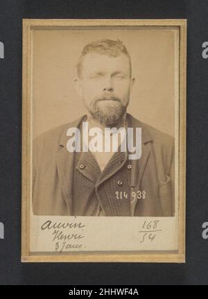 Auvin. Henri. 37 ans, né à St-Meme (Charente-Inférieure). Chaudronnier. Anarchiste. 1/3/94. 1894 Alphonse Bertillon Bertillon, geboren in einer angesehenen Familie von Wissenschaftlern und Statistikern, begann seine Karriere als Angestellter des Identifikationsbüros der Pariser Präfektur der Polizei im Jahr 1879. Mit der Pflege zuverlässiger polizeilicher Aufzeichnungen von Straftätern beauftragt, entwickelte er das erste moderne System der kriminellen Identifizierung. Das System, das unter dem Namen Bertillonage bekannt wurde, hatte drei Komponenten: Anthropometrische Messungen, präzise verbale Beschreibung der körperlichen Eigenschaften des Gefangenen und Standard Stockfoto