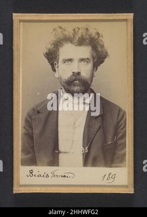 Biais. Fernand, Alphonse. 41 ans, né le 28/6/53 à Laval (Mayenne). Tourneur sur bois. Anarchiste. 2/7/94. 1894 Alphonse Bertillon Bertillon, geboren in einer angesehenen Familie von Wissenschaftlern und Statistikern, begann seine Karriere als Angestellter des Identifikationsbüros der Pariser Präfektur der Polizei im Jahr 1879. Mit der Pflege zuverlässiger polizeilicher Aufzeichnungen von Straftätern beauftragt, entwickelte er das erste moderne System der kriminellen Identifizierung. Das System, das unter dem Namen Bertillonage bekannt wurde, hatte drei Komponenten: Anthropometrische Messung, präzise verbale Beschreibung der körperlichen Eigenschaften des Gefangenen Stockfoto