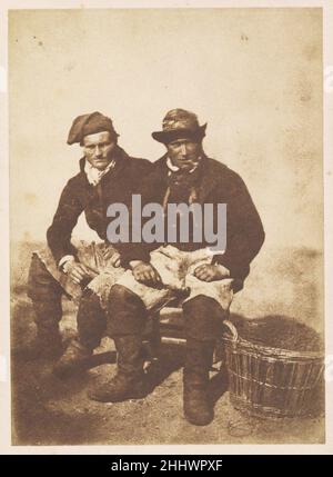 David Young and Unknown man, Newhaven 1845 Hill and Adamson Britisch, schottisch Dieses Doppelporträt des Malers David OctaviusHill und des frühen Fotografen Robert Adamson ist eines von etwa 130 Bildern, die sie von den Bewohnern von Newhaven und anderen kleinen Fischerdörfern in der Nähe von Edinburgh, Schottland, machen würden. Mit dem Titel „die Fischer und Frauen des Firth of Forth“ stellt ihr Projekt den ersten nachhaltigen Einsatz von Fotografien für einen sozialdokumentarischen Zweck dar. Im Zeitalter der Industriellen Revolution und ihrer damit verbundenen sozialen Probleme stellten Hill und Adamson Newhaven als ein Beispiel für vil dar Stockfoto