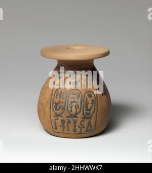 Kohl Jar mit den Namen von Amenhotep III und Königin Tiye Ca. 1390–1352 v. Chr. Neues Königreich. Kohl Jar mit den Namen von Amenhotep III. Und Königin Tiye 553927 Stockfoto