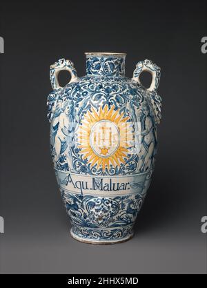 Drogenvase (eine von einem Paar) ca. 1620–80 Italienische Lagerschiffe gehörten zu den am häufigsten produzierten maiolica-Waren im Italien der späten Mittelalter- und Renaissance-Zeit. Sie wurden in ziemlich normalen Formen hergestellt und passen mit Dutzenden von anderen auf ein Regal, oft in eine Apotheke oder einen Laden. Ihre Griffe passen daher in das Profil des Schiffs, und der zylindrische Albarello-Typ ist in der Mitte im Allgemeinen enger als oben oder unten, wodurch er leicht zu greifen ist. Weitere gängige Merkmale sind Inschriften mit Inhaltsangabe und geflanschte Lippen zur Befestigung von Tuch- oder Papierdichtungen. Die Dekoration, uns Stockfoto