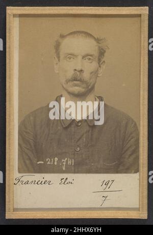 Francier. Éloi. 41 ans, né le 28/10/53 à Resson-le-Long (Aisne). Ébéniste. Anarchiste. 22/5/94. 1894 Alphonse Bertillon Bertillon, geboren in einer angesehenen Familie von Wissenschaftlern und Statistikern, begann seine Karriere als Angestellter des Identifikationsbüros der Pariser Präfektur der Polizei im Jahr 1879. Mit der Pflege zuverlässiger polizeilicher Aufzeichnungen von Straftätern beauftragt, entwickelte er das erste moderne System der kriminellen Identifizierung. Das System, das unter dem Namen Bertillonage bekannt wurde, hatte drei Komponenten: Anthropometrische Messung, präzise verbale Beschreibung der körperlichen Eigenschaften des Gefangenen und Stan Stockfoto