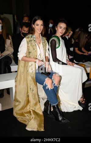 Iris Mittenaere nimmt an der Stephane Rolland Hasute Couture Frühjahr/Sommer 2022 im Rahmen der Paris Fashion Week am 25. Januar 2022 in Paris, Frankreich, Teil. Foto von Laurent Zabulon/ABACAPRESS.COM Stockfoto