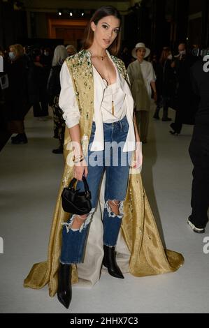 Iris Mittenaere nimmt an der Stephane Rolland Hasute Couture Frühjahr/Sommer 2022 im Rahmen der Paris Fashion Week am 25. Januar 2022 in Paris, Frankreich, Teil. Foto von Laurent Zabulon/ABACAPRESS.COM Stockfoto