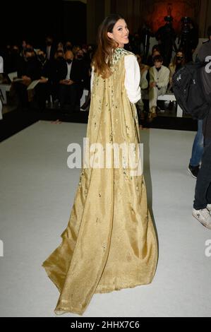 Iris Mittenaere nimmt an der Stephane Rolland Hasute Couture Frühjahr/Sommer 2022 im Rahmen der Paris Fashion Week am 25. Januar 2022 in Paris, Frankreich, Teil. Foto von Laurent Zabulon/ABACAPRESS.COM Stockfoto