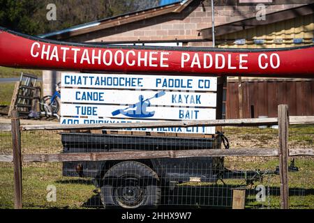 Chattahoochee Paddle Company, ein Kanu- und Kajakverleih entlang des Chattahoochee River in Phenix City, Alabama. (USA) Stockfoto