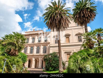 Palazzo Barberini, ein Palast aus dem 17th. Jahrhundert, in dem sich die Galleria Nazionale d'Arte Antica befindet, an der Via delle Quattro Fontane. Stockfoto