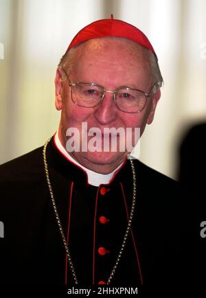 München, Deutschland. 26th Januar 2022. Kardinal Friedrich WETTER, Erzbischof von München und Freising, 28. September 2001, Portrait, HF, 28. September 2001 Quelle: dpa/Alamy Live News Stockfoto