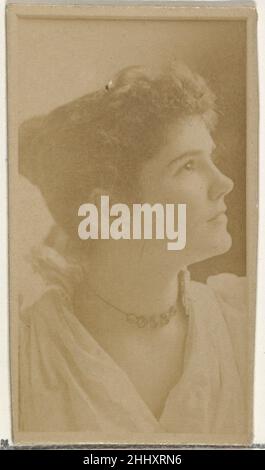 [Schauspielerin im Profil], aus der Schauspielerserie (N145-8) von Duke Sons & Co. Zur Förderung von Duke Cigarettes ca. 1891 herausgegeben von W. Duke, Sons & Co. Handelskarten aus dem Set 'Schauspieler und Schauspielerinnen' (N145-8), herausgegeben im Jahr 1880s von W. Duke Sons & Co., um Duke Zigaretten zu bewerben. Es gibt acht Untergruppen der Serie N145. Verschiedene Untergruppen weisen verschiedene Kartendesigns auf und fördern auch verschiedene Tabakmarken, die von W. Duke Sons & Company vertreten werden. Diese Karte stammt aus der achten Teilmenge, N145-8. Beachten Sie, dass die Namen von Schauspielern während des gesamten Satzes unterschiedlich geschrieben werden und nicht verlässlich sind Stockfoto