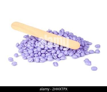 Aromatherapie violett Lavendel Wachs Tropfen für Enthaarung isoliert auf dem weißen Stockfoto