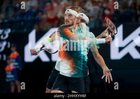 Melbourne, Australien. 26th. Januar 2022. Der griechische Tennisspieler Stefanos Tsitsipas in Aktion während des Australian Open Turniers im Melbourne Park am Mittwoch, den 26. Januar 2022. © Jürgen Hasenkopf / Alamy Live News Stockfoto
