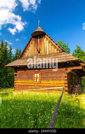 Eine alte Hütte in der Nähe von Vychylovka Dorf in der Region Kysuce, Slowakei, Europa. Stockfoto