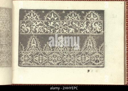 Corona delle Nobili et Virtuose Donne: Libro I-IV, Seite 21 (recto) 1601 Cesare Vecellio Italienisch Herausgegeben von Cesare Vecellio, Italienisch, Pieve di Cadore 1521-1601 Venedig, Venedig.von oben nach unten und von links nach rechts:Design bestehend aus 2 horizontalen Registern. Das obere Register ist mit 4 abgerundeten dreieckigen Motiven verziert, die in der Mitte mit einer Blume verziert sind, die von dreieckigen Blütenblättern gekennzeichnet ist; diese Motive existieren auf einer rechteckigen Basis, die mit verschiedenen floralen Motiven verziert ist. Das untere Register ist mit mehreren abgerundeten dreieckigen Motiven verziert, die mit verschiedenen kreisförmigen und trianglischen Motiven verziert sind Stockfoto