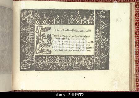 Corona delle Nobili et Virtuose Donne: Libro I-IV, Seite 83 (recto) 1601 Cesare Vecellio Italienisch Verfasst von Cesare Vecellio, Italienisch, Pieve di Cadore 1521-1601 Venedig, Venedig.von oben nach unten, Und von links nach rechts: Design besteht aus einem zentralen weißen Rechteck, auf das ein Gedicht in schwarzer Tinte gedruckt ist, mit einer Illustration eines Fuchses, der eine geformte weibliche Büste hält, die an einem Baum sitzt. Rund um diesen Mittelteil auf allen Seiten sind Bordüren mit verschiedenen floralen und linearen Mustern verziert. Corona delle Nobili et Virtuose Donne: Libro I-IV, Seite 83 (recto) 661930 Stockfoto