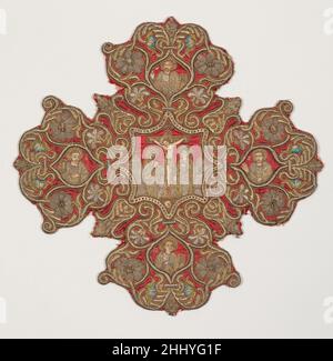 Gesticktes Kreuz aus einem Omophorion Ende des 17th. Oder Anfang des 18th. Jahrhunderts Osmanen Dieses gestickte Kreuz aus der äußeren Stola eines Bischofs oder Omophorion spiegelt die Verbreitung des Barockstils nach Osten über Venedig wider. Dieses gestickte Kreuz und sein Paar (siehe 17.120.107) stellen die Kreuzigung Christi und das Pfingsten dar, jeweils umgeben von den Schriftstellern der Evangelien und vier Propheten. Gesticktes Kreuz aus einem Omophorion 219960 Stockfoto