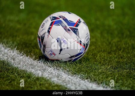 Luton, Großbritannien. 25th Januar 2022. Gesamtansicht eines Spielballs während des Sky Bet Championship-Spiels zwischen Luton Town und Bristol City in der Kenilworth Road, Luton, England am 25. Januar 2022. Foto von David Horn. Quelle: Prime Media Images/Alamy Live News Stockfoto