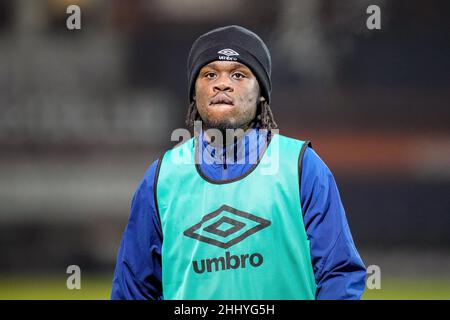 Luton, Großbritannien. 25th Januar 2022. Peter Kioso (20) von Luton Town vor dem Sky Bet Championship-Spiel zwischen Luton Town und Bristol City in der Kenilworth Road, Luton, England am 25. Januar 2022. Foto von David Horn. Quelle: Prime Media Images/Alamy Live News Stockfoto