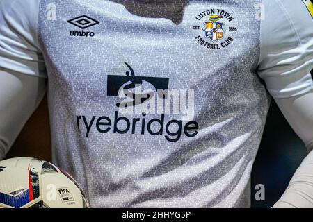 Luton, Großbritannien. 25th Januar 2022. Luton Town Legends Shirt, das am 25. Januar 2022 während des Sky Bet Championship-Spiels zwischen Luton Town und Bristol City in der Kenilworth Road, Luton, England, getragen wurde. Foto von David Horn. Quelle: Prime Media Images/Alamy Live News Stockfoto