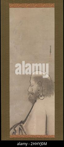 Portrait of Daruma Early 17th Century Unkoku T?gan Daruma (die japanische abgekürzte Aussprache des Sanskrit Bodhidharma) gehörte zu den häufigsten Themen für Zen-Mönchsmaler. Daruma wurde im 6th. Jahrhundert n. Chr. in Indien geboren und gilt als der erste Patriarch des Chan-Buddhismus (japanisch: Zen) in China. Unkoku T?gans Porträt von Daruma wird in vollem Umfang präsentiert – eine etwas ungewöhnliche Wiedergabe, obwohl Präzedenzfälle in überlebenden Werken existieren, die Sessh zugeschrieben werden? Und sein gefeierter chinesischer Vorgänger Muqi (aktiv bis 1279). In der Regel wird der buddhistische heilige in einem Dreiviertelprofil dargestellt, Stockfoto