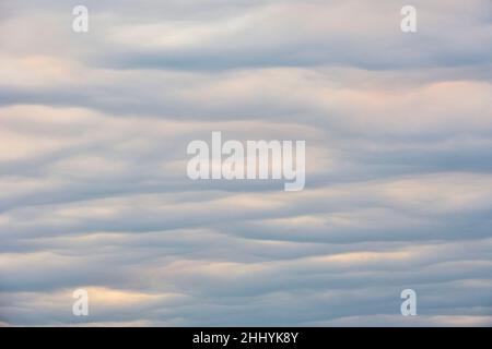 Wolken am Ende des Tages. Stockfoto