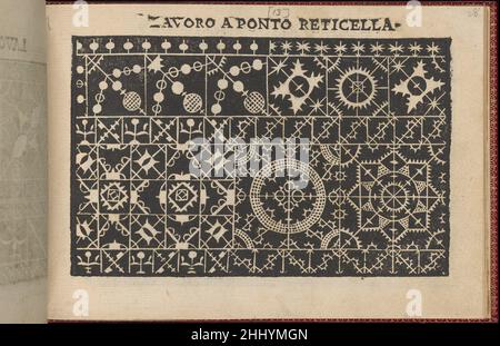 Pretiosa Gemma delle virtuose donne, Seite 30 (recto) 1600 Isabella Catanea Parasole Italienisch Geschrieben von Isabella Catanea Parasole, Italienisch, ca. 1575-ca. 1625, herausgegeben von Lucchino Gargano, Venedig, gebunden durch Hardy-Mennil.Design bestehend aus 3 horizontalen Registern. Das obere Register besteht aus 2 Abschnitten: Der linke Abschnitt ist mit einem Muster von Linien verziert, die Kreise kreuzen; der rechte Abschnitt ist mit einem Muster von 6 spitzen Sternen verziert, wobei ein Pfeil sie schneidet. Das mittlere Register ist mit Quadraten verziert, die mit verschiedenen kreisförmigen Motiven verziert sind. Das untere Register besteht aus dem Mittelteil und ist fr Stockfoto