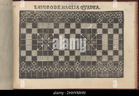 Pretiosa Gemma delle virtuose donne, Seite 32 (recto) 1600 Isabella Catanea Parasole Italienisch Geschrieben von Isabella Catanea Parasole, Italienisch, ca. 1575-ca. 1625, herausgegeben von Lucchino Gargano, Venedig, gebunden von Hardy-Mennil.Design, bestehend aus einem zentralen Teil, der oben und unten von einem Rand aus Diamanten eingerahmt wird. Der Mittelteil ist mit 2 Viereckern verziert, die mit linearen Mustern verziert sind und von einer Reihe von quadratischen Schachbrettmustern umgeben sind. Pretiosa Gemma delle virtuose donne, Seite 32 (recto) 661600 Stockfoto