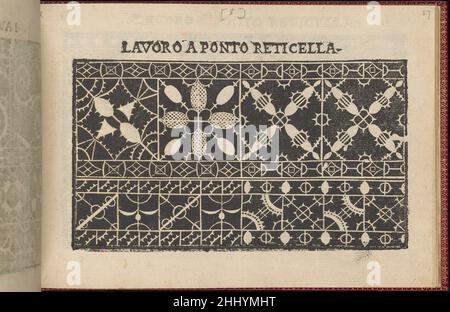 Pretiosa Gemma delle virtuose donne, Seite 29 (recto) 1600 Isabella Catanea Parasole Italienisch Geschrieben von Isabella Catanea Parasole, Italienisch, ca. 1575-ca. 1625, herausgegeben von Lucchino Gargano, Venedig, gebunden von Hardy-Mennil.Design bestehend aus 2 horizontalen Registern, die sowohl oben als auch unten von dekorativen Rändern mit 2 verschiedenen Mustern eingerahmt sind. Das obere Register ist mit 4 Quadraten geschmückt, die jeweils ein vielfältiges Quatrefoil-Motiv enthalten (drittes und viertes haben dasselbe Motiv). Das untere Register besteht aus 2 Abschnitten: Der linke Abschnitt besteht aus 4 Quadraten, die mit einem alternierenden verziert sind Stockfoto