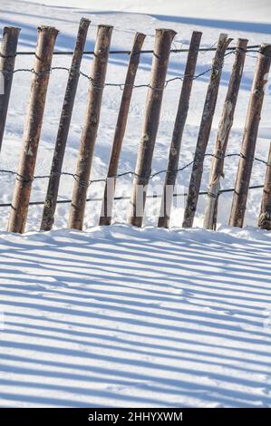 Details zu Schnee im Winter im Port de la Bonaigua Pass (Pallars Sobirà, Lleida, Katalonien, Spanien, Pyrenäen) ESP: Details sobre la nieve Stockfoto