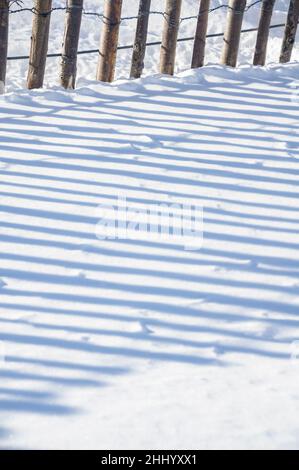 Details zu Schnee im Winter im Port de la Bonaigua Pass (Pallars Sobirà, Lleida, Katalonien, Spanien, Pyrenäen) ESP: Details sobre la nieve Stockfoto