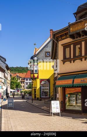 Bad Frankenhausen, Thüringen, Deutschland: Urbane Szene in der Innenstadt, Einkaufsstraße in der Kräme, 14. August 2017. Stockfoto