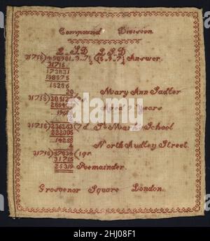Sampler mit Kompositsteilung Gleichung Mitte des 19th. Jahrhunderts Mary Ann Sadler Wir wissen vielleicht nie, was die neunjährige Mary Ann Sadler dazu inspirierte, ihre mathematische Gleichung in gestickte Form umzuwandeln. Das Problem wird auf der Grundlage des britischen Währungssystems mit britischen Pfund, Schilling, Pence (Pennies) und Farthings bearbeitet. Mary Ann war Schülerin an der St. Mark’s School, die sich neben der St. Marks Kirche in der North Audley Street am Grosvenor Square in der Nähe des Hyde Parks befand. Die Schule wurde 1831 mit dem Ziel eröffnet, den ärmeren Kindern der Pfarrei eine Grundschulausbildung zu ermöglichen Stockfoto