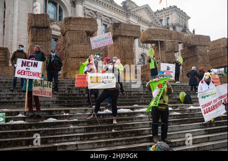 22.01.2022, Berlin, Deutschland, Europa - Protest unter dem Motto 'Agrarwende Jetzt!' (Agrarreform Now) der Allianz 'Wir haben es satt'. Stockfoto