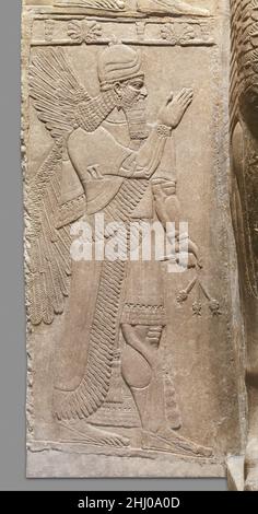 Entlastungsblech ca. 883–859 v. Chr. Assyrisch Diese Tafel stellt eine übernatürliche Schutzfigur dar, die ähnlich der im Nordwest-Palast in Nimrud (altes Kalhu) zu sehen ist, aber von einer anderen wichtigen Struktur am selben Ort, dem Ninurta Tempel, stammt. Wie der Palast wurde der Ninurta Tempel von Ashurnasirpal II (r. 883–859 v. Chr.), und es ist sehr wahrscheinlich, dass viele der gleichen Mitarbeiter an der Erstellung der Hilfsprogramme für die beiden Gebäude beteiligt waren.Ninurta war ein wichtiger gott im mesopotamischen Pantheon. Ursprünglich war er ein landwirtschaftlicher Gott, aber für die assyrischen Könige war es sein Verein Stockfoto