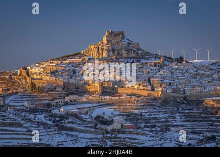 Morella mittelalterliche Stadt in einem Winter Sonnenuntergang, nach einem Schneefall (Provinz Castellón, Bundesland Valencia, Spanien) ESP: Morella, Comunidad Valenciana, España Stockfoto