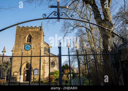 Die St. Martin's Church im Dorf Stoney Middleton hat ein einzigartiges achteckiges Kirchenschiff, den Peak District National Park, Derbyshire Stockfoto