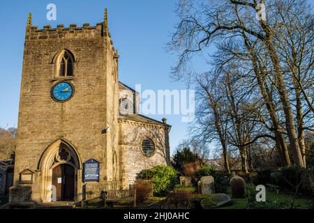 Die St. Martin's Church im Dorf Stoney Middleton hat ein einzigartiges achteckiges Kirchenschiff, den Peak District National Park, Derbyshire Stockfoto