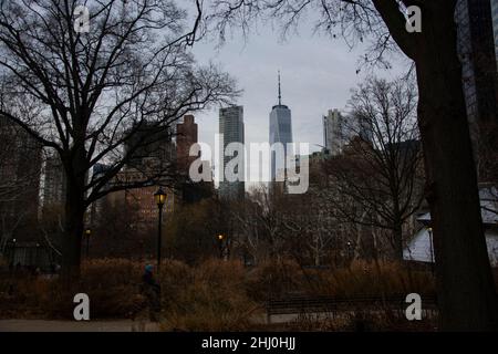 Blick von the Battery, Park an Manhattans Südspitze, auf den Financial District Stockfoto