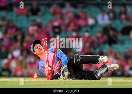 Sydney, Australien, 26. Januar 2022. Ben Dwarshuis von den Sixers lief am 26. Januar 2022 in Sydney, Australien, beim Cricket-Match der Big Bash League Challenger zwischen Sydney Sixers und Adelaide-Stürmer auf dem Sydney Cricket Ground von Alex Carey aus den Stürmer. Quelle: Steven Markham/Speed Media/Alamy Live News Stockfoto