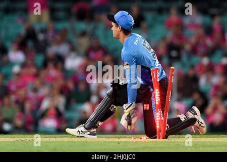 Sydney, Australien, 26. Januar 2022. Ben Dwarshuis von den Sixers lief am 26. Januar 2022 in Sydney, Australien, beim Cricket-Match der Big Bash League Challenger zwischen Sydney Sixers und Adelaide-Stürmer auf dem Sydney Cricket Ground von Alex Carey aus den Stürmer. Quelle: Steven Markham/Speed Media/Alamy Live News Stockfoto