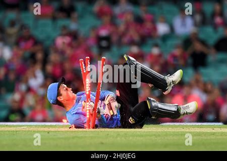 Sydney, Australien, 26. Januar 2022. Ben Dwarshuis von den Sixers lief am 26. Januar 2022 in Sydney, Australien, beim Cricket-Match der Big Bash League Challenger zwischen Sydney Sixers und Adelaide-Stürmer auf dem Sydney Cricket Ground von Alex Carey aus den Stürmer. Quelle: Steven Markham/Speed Media/Alamy Live News Stockfoto