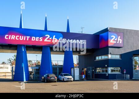 Tor zur Rennstrecke der 24 Stunden von Le Mans, Frankreich. Stockfoto