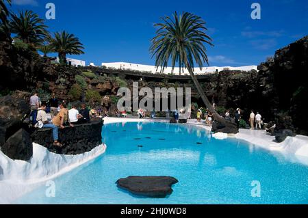 Jameos del Agua in der Nähe von Arrieta, Pool von César Manrique, Lanzarote, Kanarische Inseln, Spanien Stockfoto