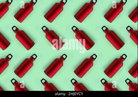 Nahtloses Muster aus roten Wasserflaschen aus Stahl auf grünem Hintergrund Stockfoto