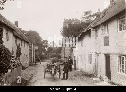 Vintage-Fotografie, Ende 19th, Anfang 20th Jahrhundert, Ansicht von 1892 - Mann mit Esel und Wagen, Hawkchurch, Devon Stockfoto